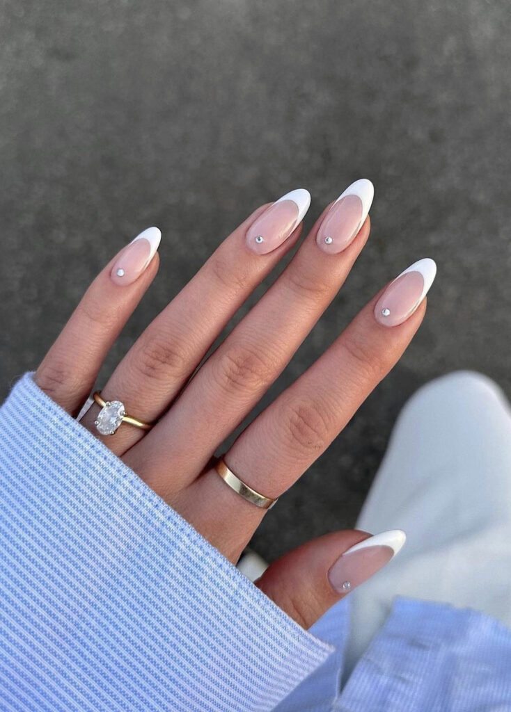 ¿Cómo se pueden evitar las burbujas y las irregularidades en las uñas después de usar la lámpara?