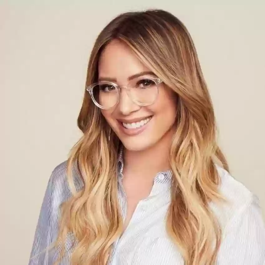 Pros and Cons of Nail Wraps vs. Traditional Nail Polish